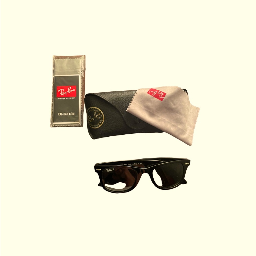 Ray-Ban RB2140 WAYFARER
Frame Color: 901/58 Black